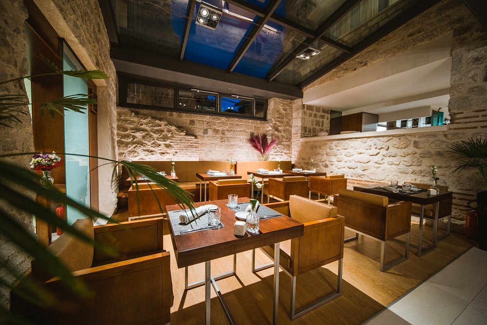 Vestibul Palace view 6