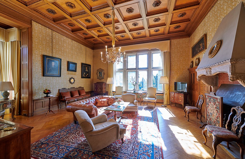 Schlosshotel Kronberg view 4