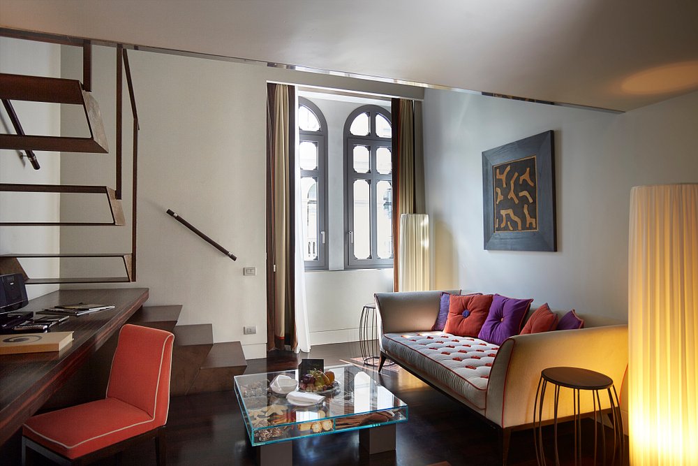 Sina The Gray view 4