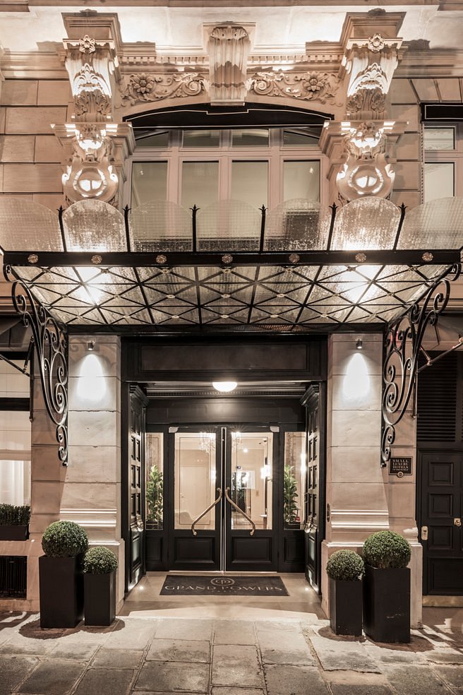 Grand Powers Paris view 2