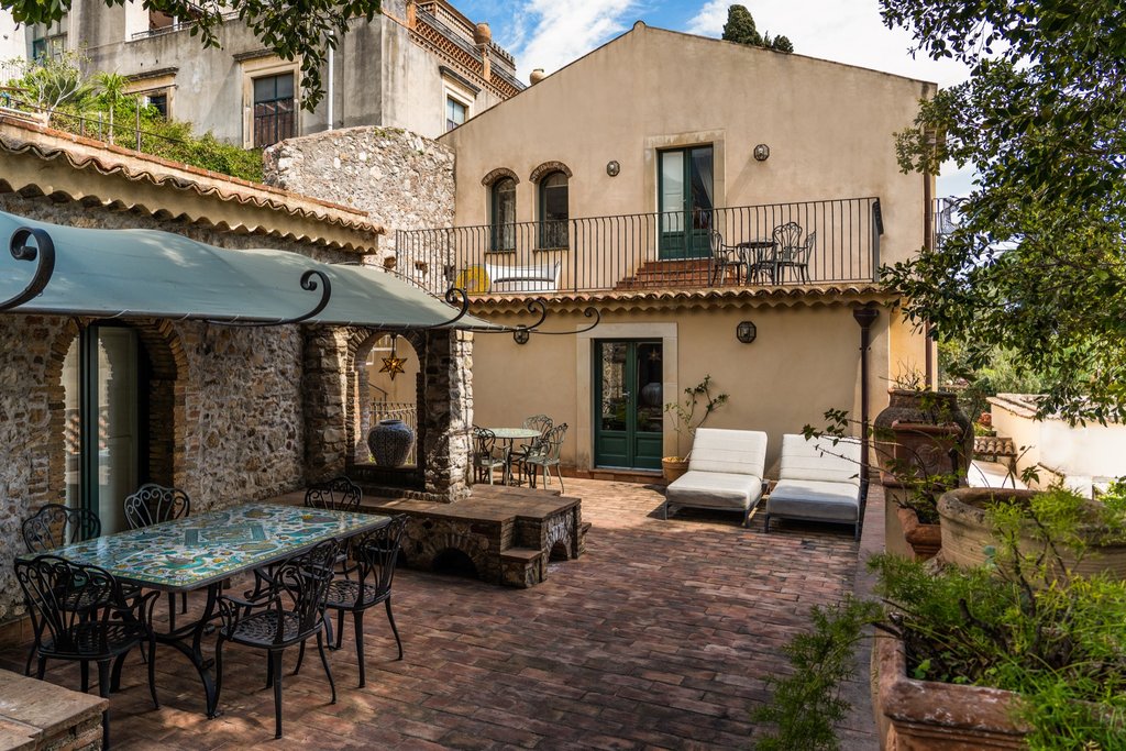 Villa Carlotta view 2